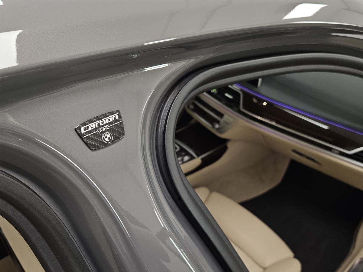 BMW Řada 7 Sedan 3,0 l 195 kw