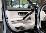 Mercedes-Benz Ostatní Sedan / Limuzína 6,0 l 450 kw