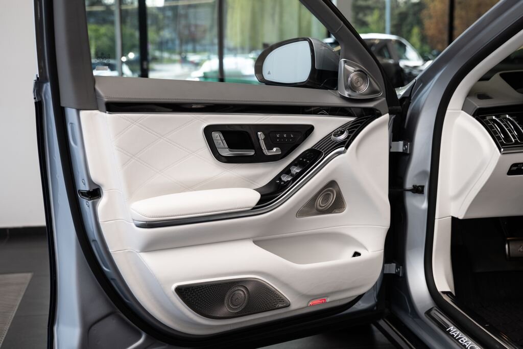 Mercedes-Benz Ostatní Sedan / Limuzína 6,0 l 450 kw