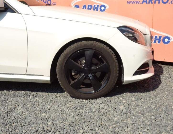 Mercedes-Benz Třídy E Sedan / Limuzína 2,1 l 125 kw