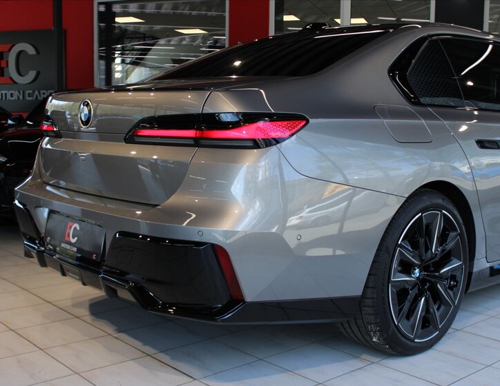 BMW Řada 7 Ostatní 3,0 l 210 kw