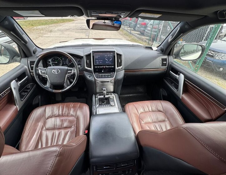 Toyota Land Cruiser SUV / Terénní 4,5 l 186 kw