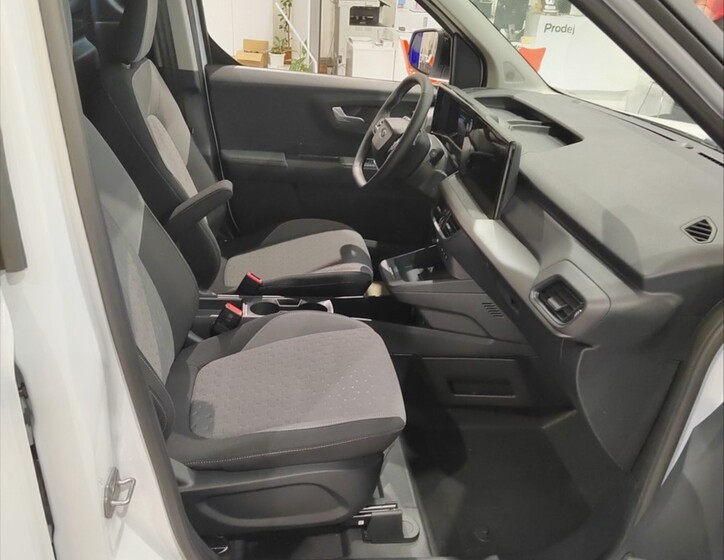 Ford Transit Courier 13