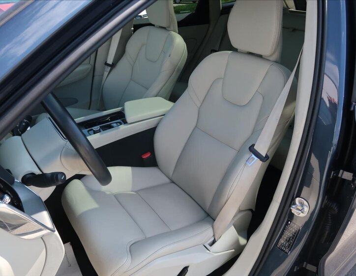 Volvo XC60 SUV / Terénní 2,0 l 145 kw