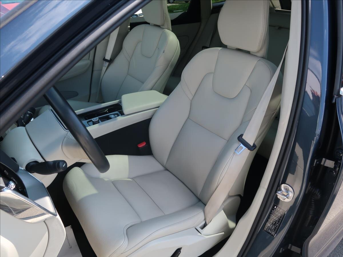 Volvo XC60 SUV / Terénní 2,0 l 145 kw