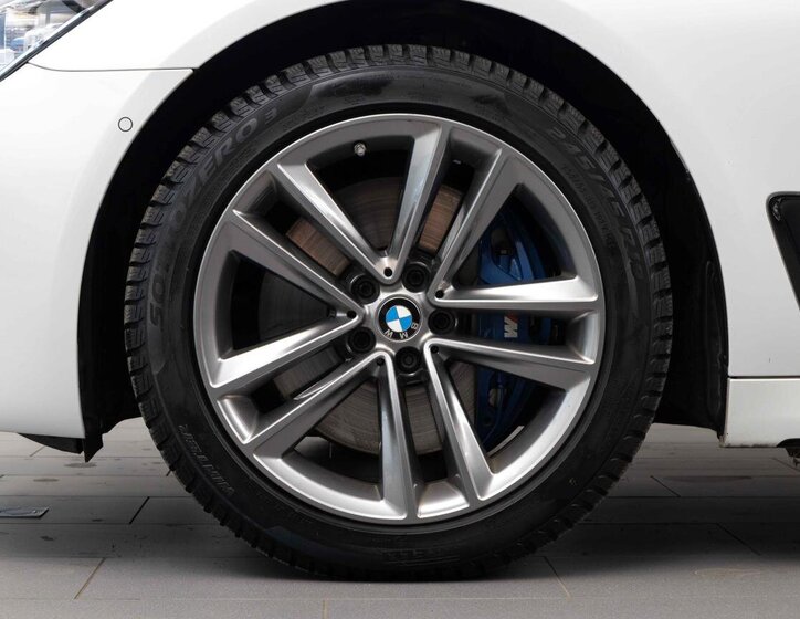 BMW Řada 7 Sedan 4,4 l 330 kw