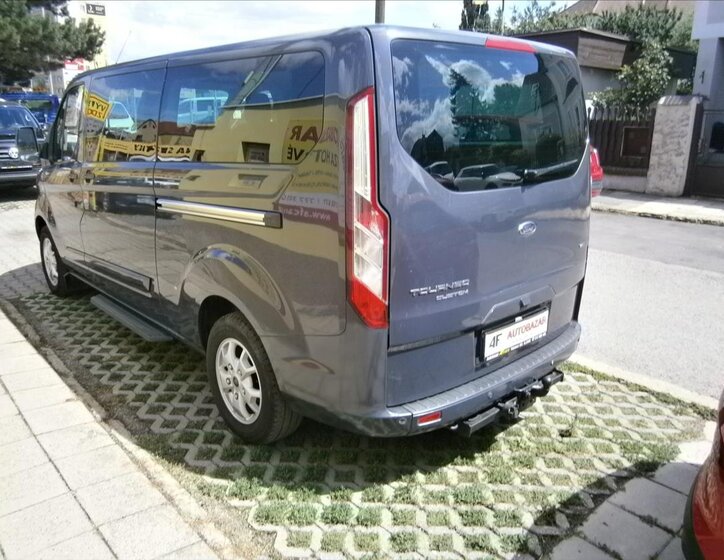 Ford Tourneo Custom 4