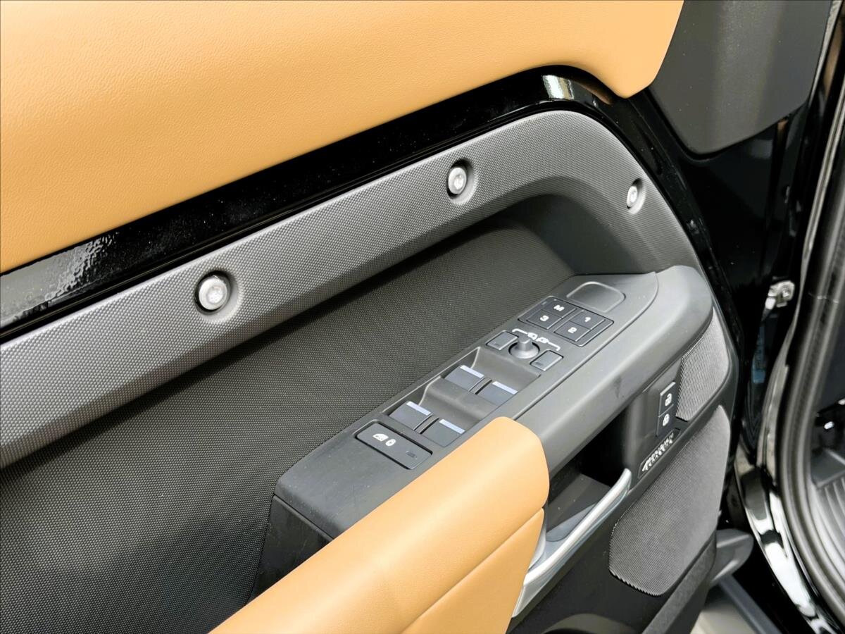 Land Rover Defender SUV / Terénní 5,0 l 313 kw