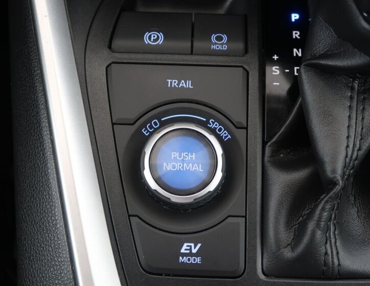 Toyota RAV4 SUV / Terénní 2,5 l 131 kw