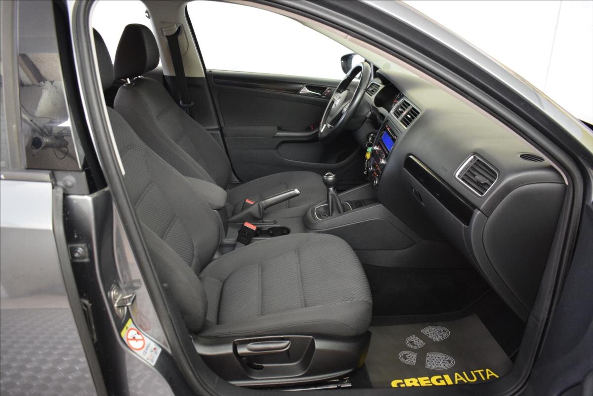 Volkswagen Jetta Sedan / Limuzína 1,2 l 77 kw