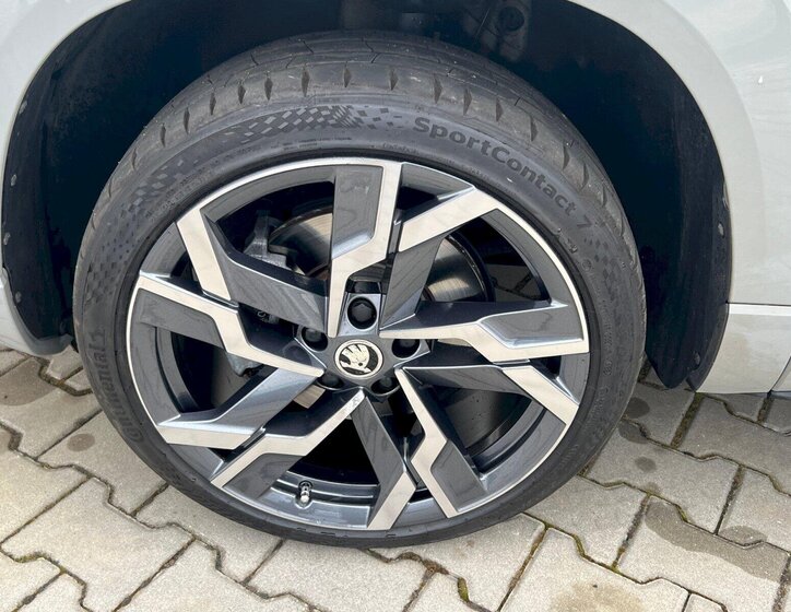 Škoda Karoq SUV / Terénní 1,5 l 110 kw