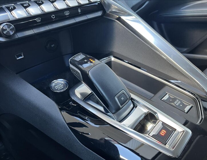 Peugeot 3008 SUV / Terénní 1,5 l 96 kw