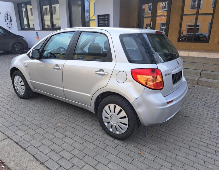 Suzuki SX4 6
