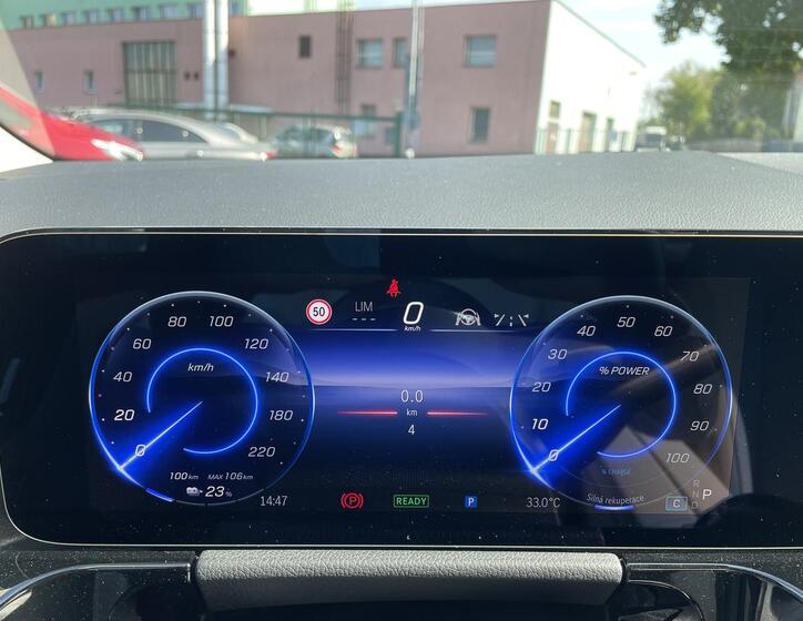 Mercedes-Benz EQA 12