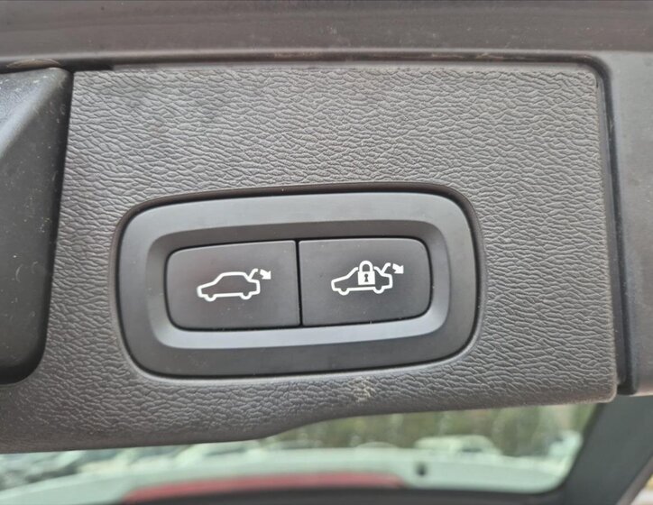 Volvo XC60 SUV / Terénní 2,0 l 145 kw