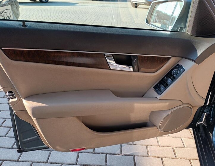 Mercedes-Benz Třídy C Kombi 2,1 l 100 kw