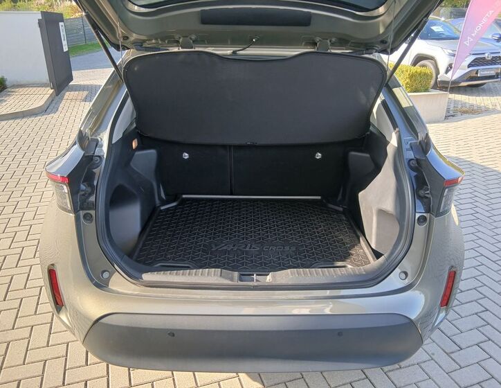 Toyota Yaris Cross 13