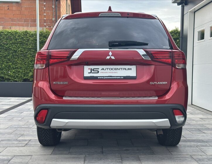 Mitsubishi Outlander SUV / Terénní 2,3 l 110 kw