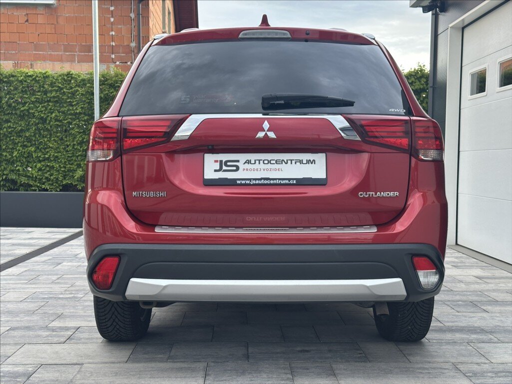 Mitsubishi Outlander SUV / Terénní 2,3 l 110 kw