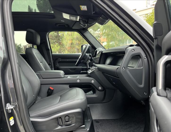 Land Rover Defender 36