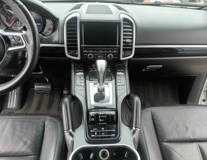 Porsche Cayenne Kombi 3,0 l 180 kw