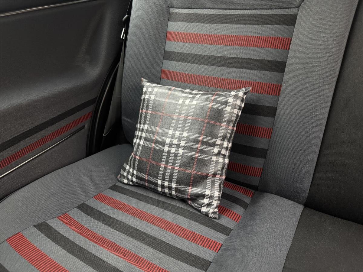 Volkswagen Golf Sedan / Limuzína 1,8 l 79 kw