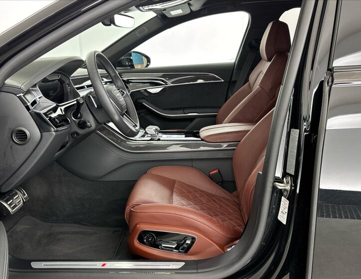 Audi A8 Sedan / Limuzína 3,0 l 210 kw