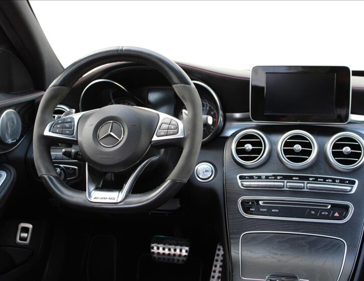 Mercedes-Benz Třídy C Sedan / Limuzína 3,0 l 270 kw