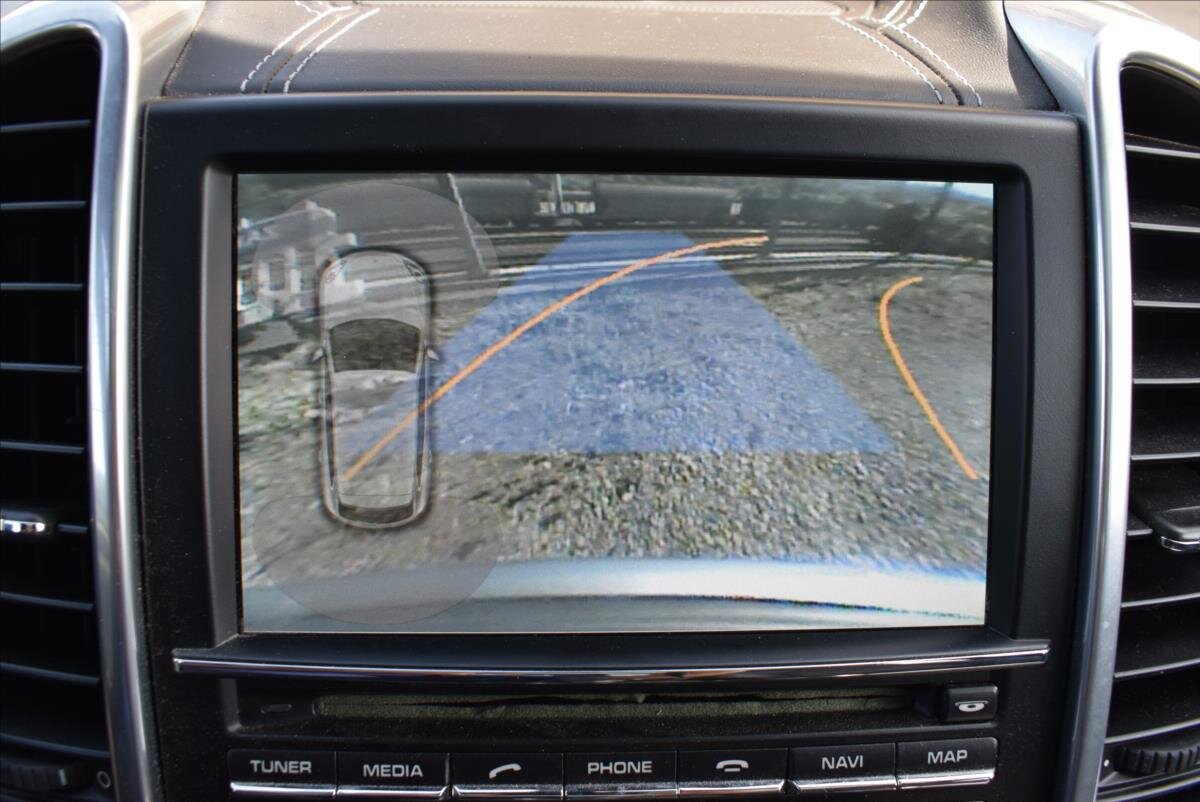 Porsche Cayenne SUV 4,8 l 405 kw