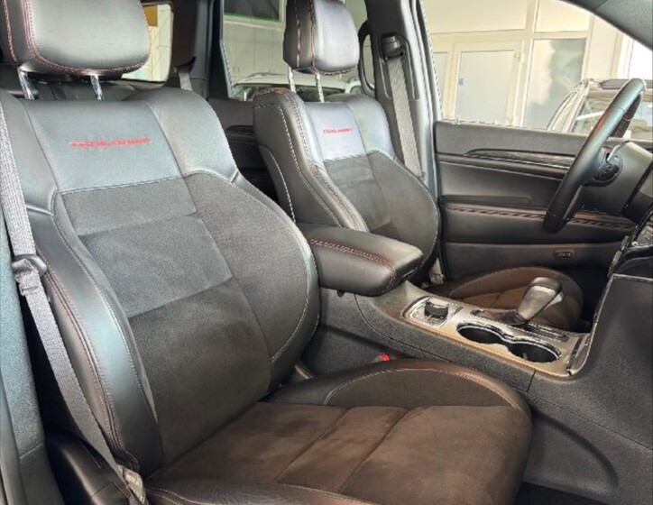 Jeep Grand Cherokee 8