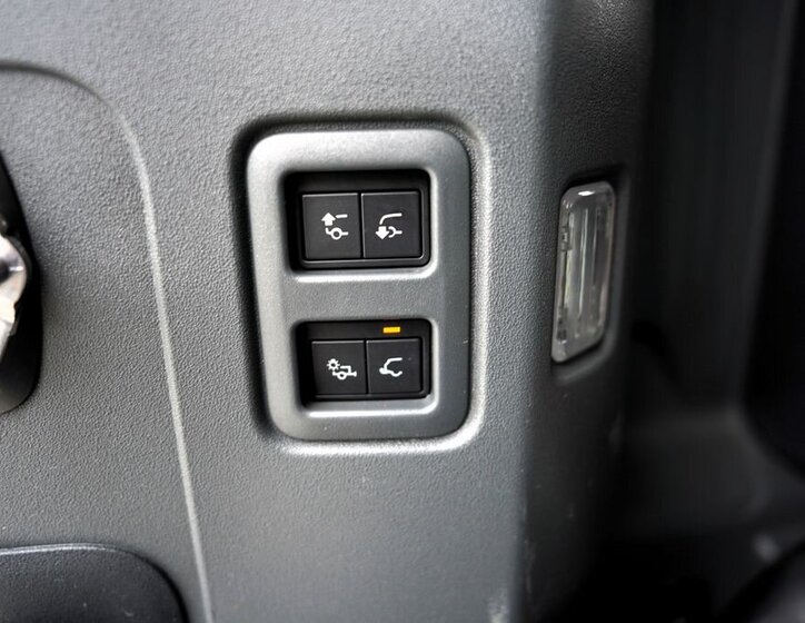 Land Rover Defender SUV 3,0 l 294 kw