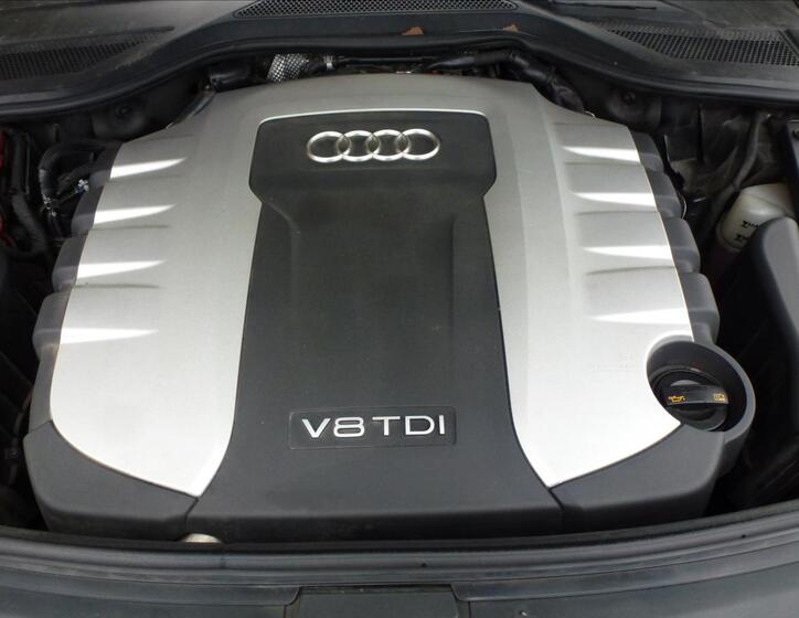 Audi A8 28