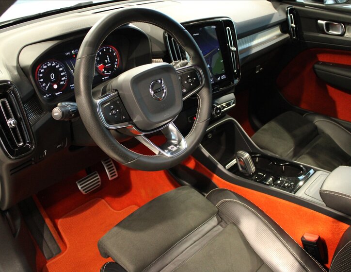 Volvo XC40 SUV / Terénní 2,0 l 140 kw