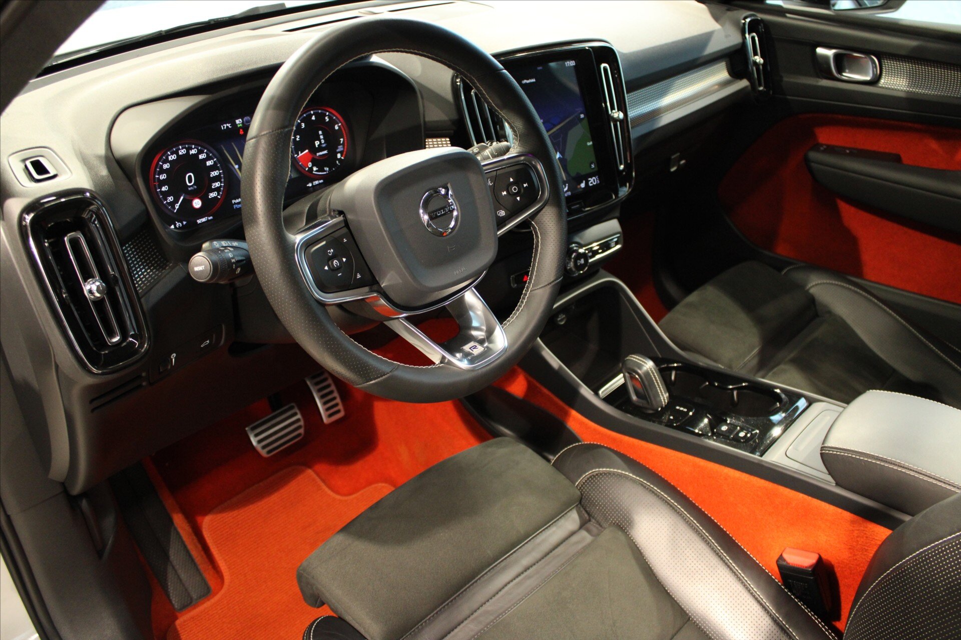 Volvo XC40 SUV / Terénní 2,0 l 140 kw