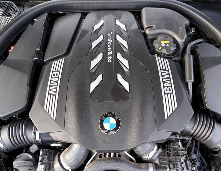BMW Řada 7 Sedan / Limuzína 4,4 l 390 kw