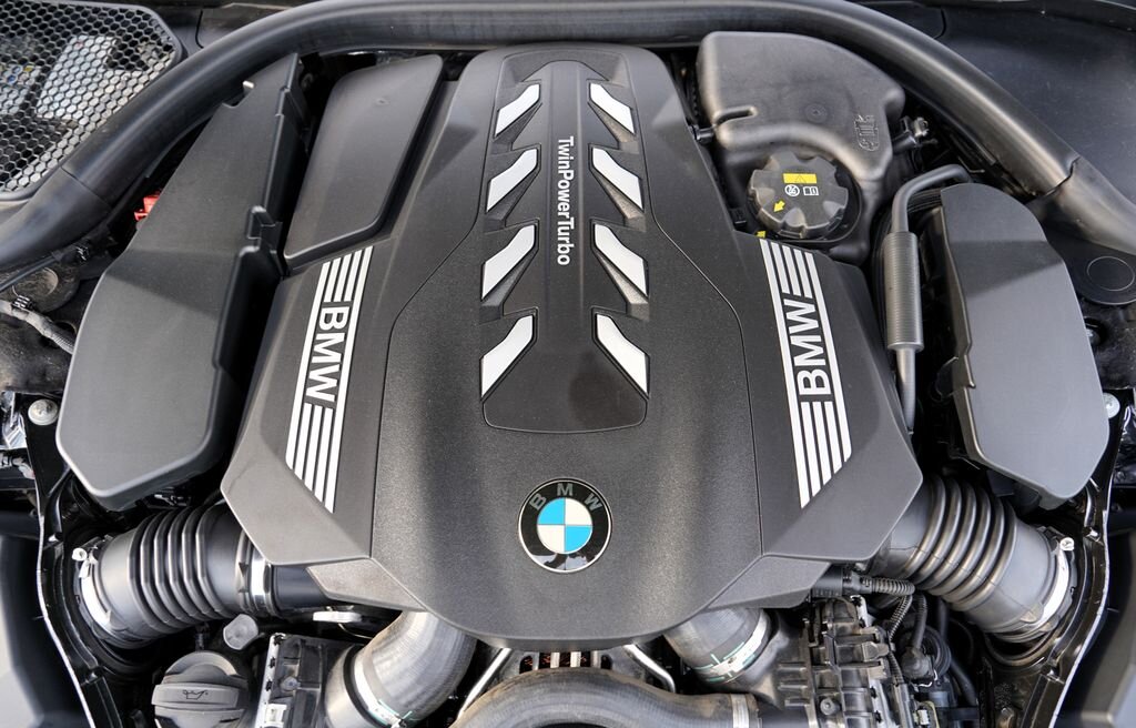 BMW Řada 7 Sedan / Limuzína 4,4 l 390 kw