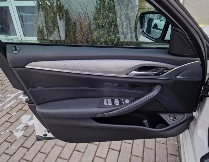 BMW Řada 5 35