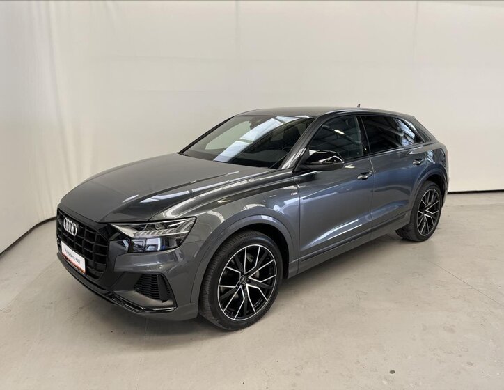 Audi Q8 1