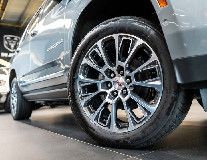 GMC Yukon SUV 6,2 l 313 kw