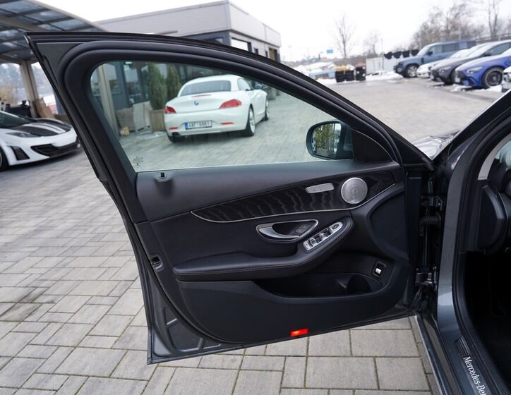 Mercedes-Benz Třídy C Sedan 2,0 l 143 kw