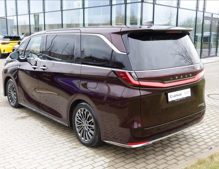 Lexus LM 350h 7