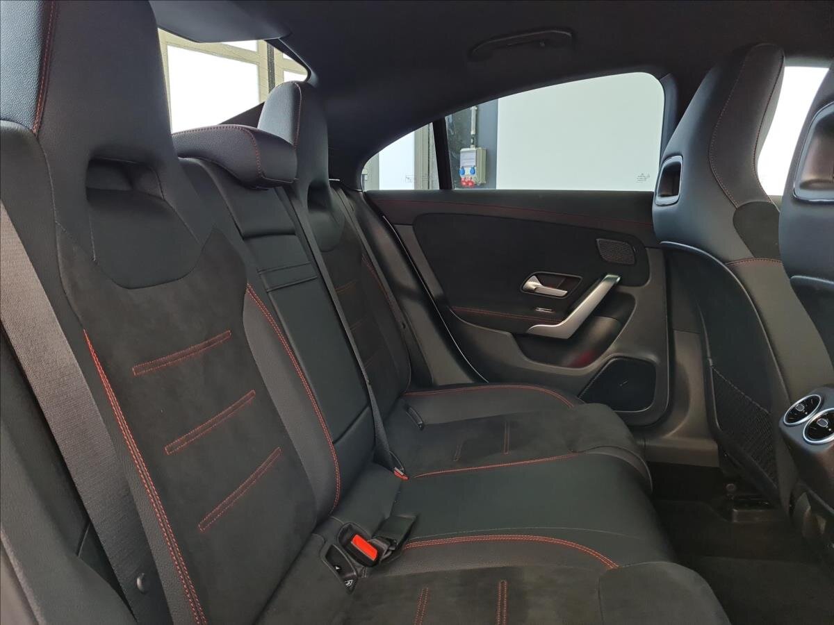 Mercedes-Benz CLA Sedan 2,0 l 110 kw