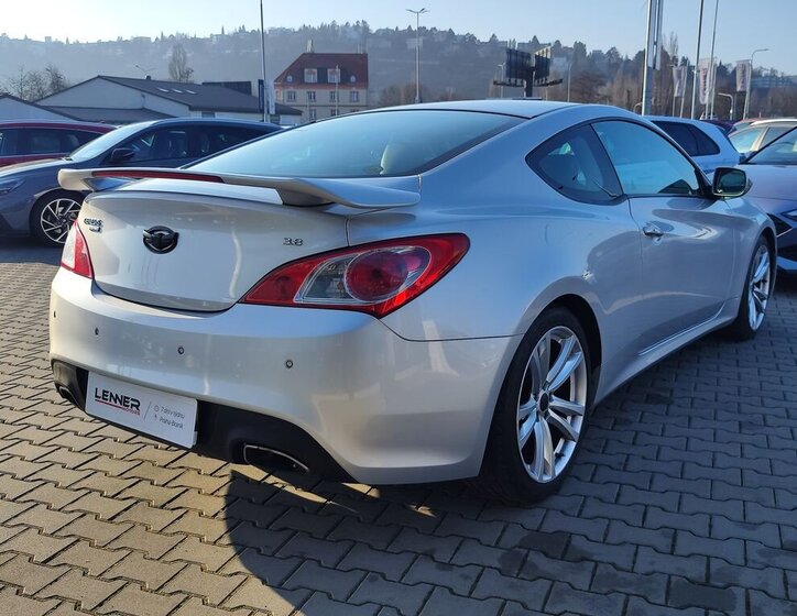 Hyundai Genesis Kupé 0,0 223 kw