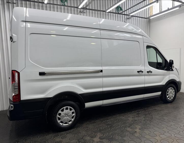 Ford Transit 9