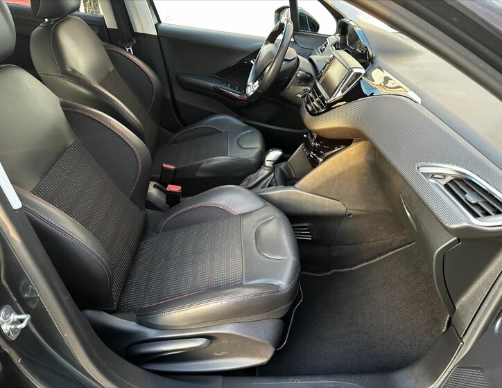 Peugeot 208 Hatchback 1,2 l 81 kw