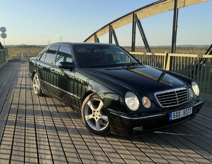 Mercedes-Benz Ostatní Sedan / Limuzína 0,0 145 kw