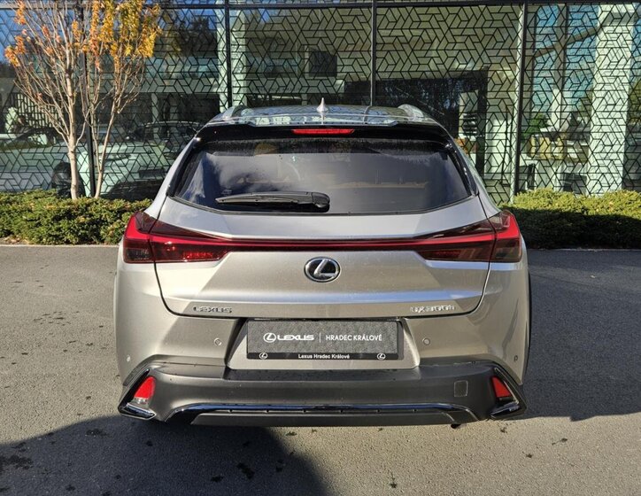 Lexus UX 300h Hatchback 2,0 l 146 kw