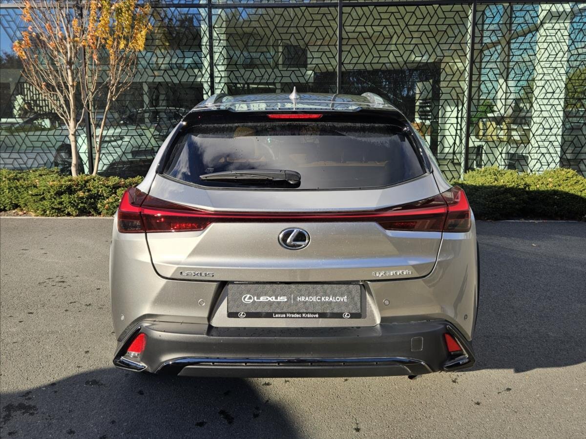 Lexus UX 300h Hatchback 2,0 l 146 kw