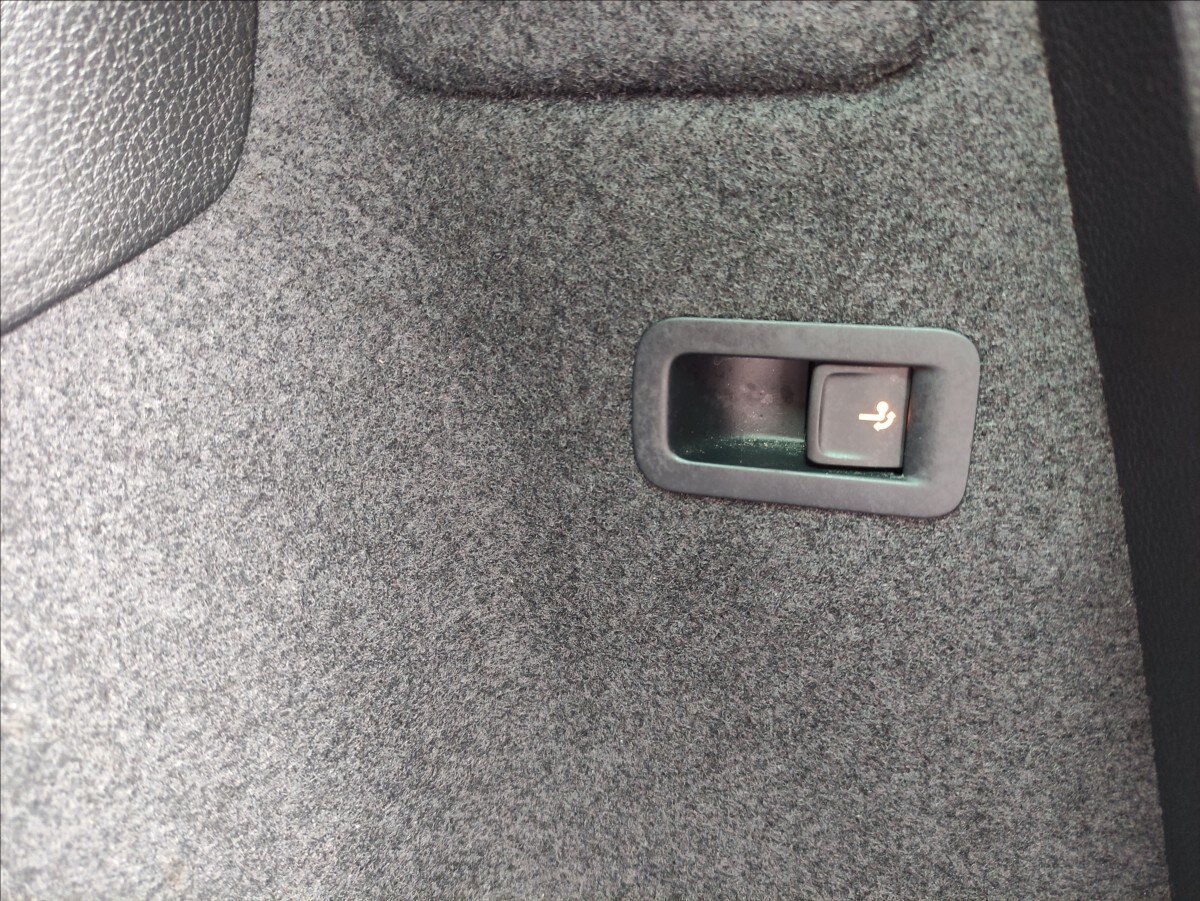 Škoda Karoq SUV / Terénní 1,5 l 110 kw