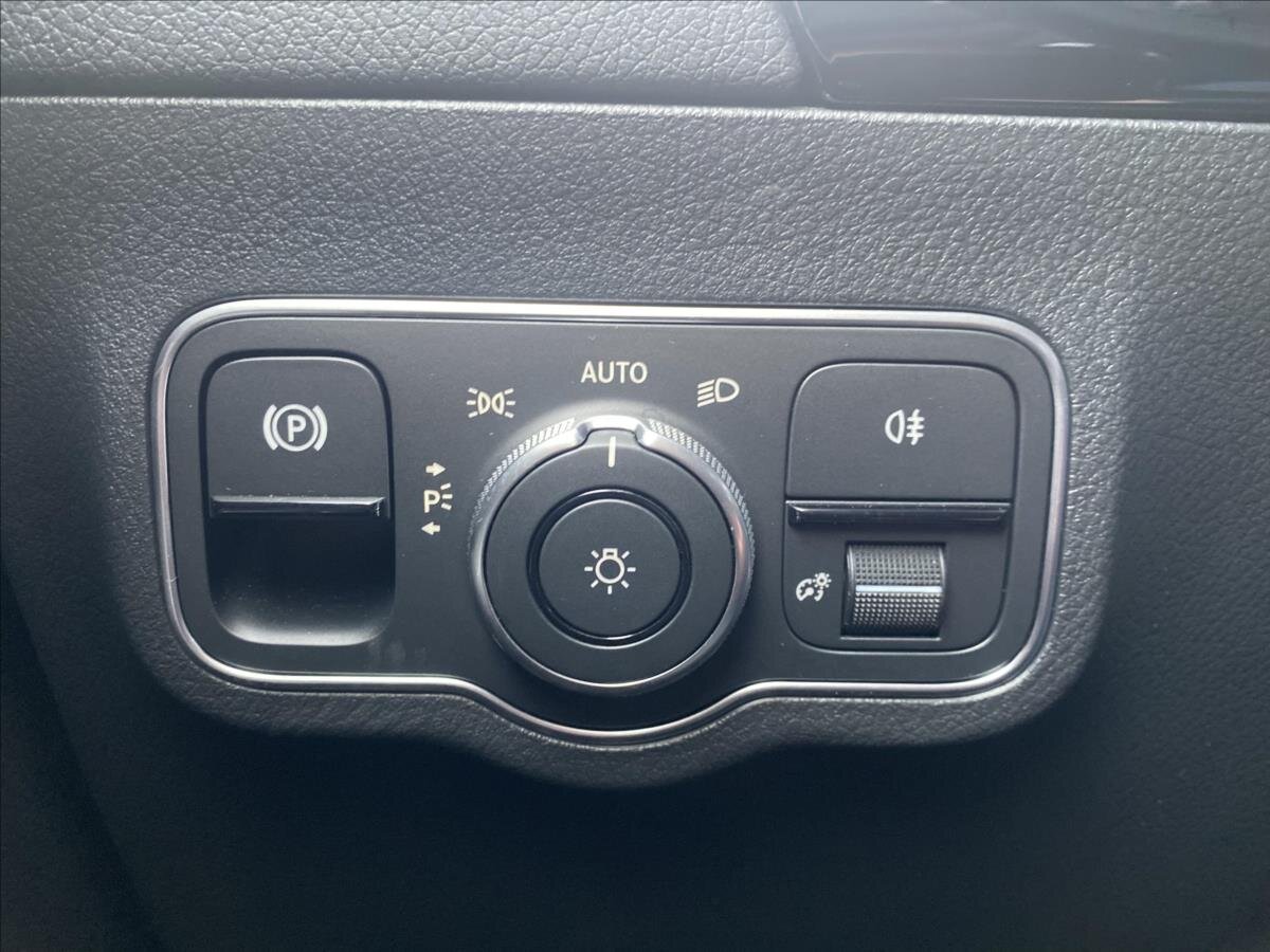 Mercedes-Benz Třídy B Hatchback 1,3 l 120 kw